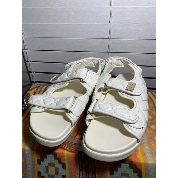 Calia by Carrie Underwood 9 Puffer Quilt Hook & Loop Adjustable Sandals White - Picture 1 of 11